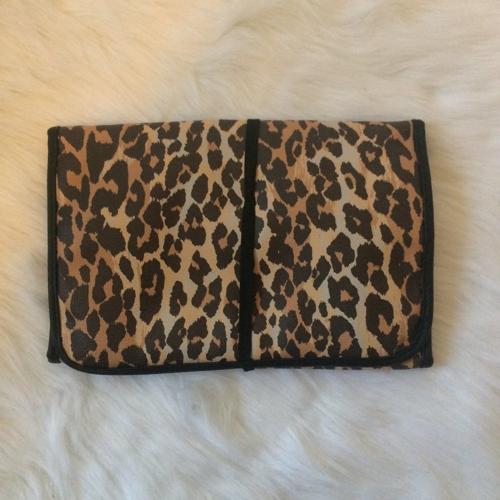 Betsey Johnson Leopard Travel Bag - Picture 9 of 11